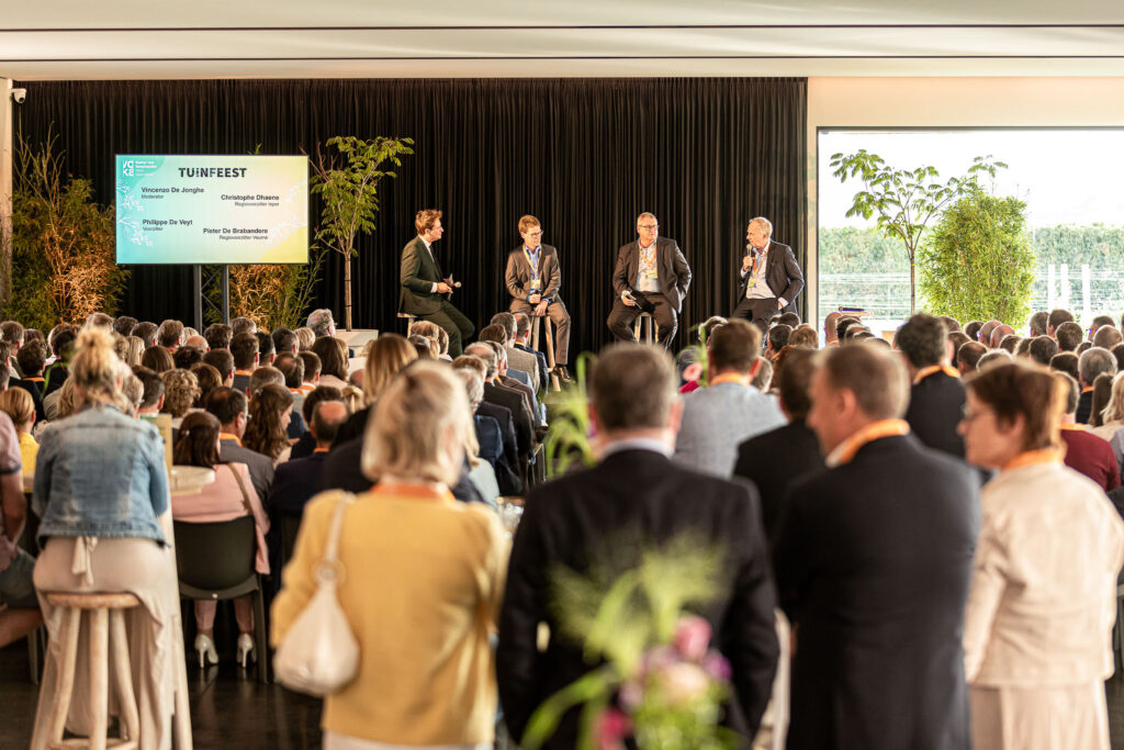 Presentatie en panelgesprek tijdens een bedrijfsevenement bij ’t Convent