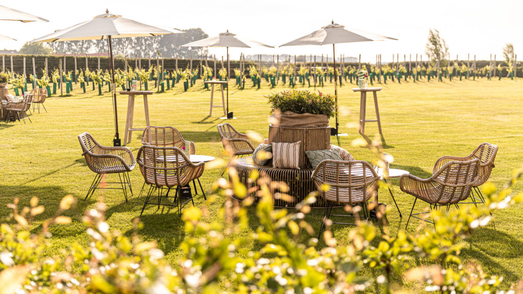 Outdoor setting in de tuin van ’t Convent voor een bedrijfsevenement
